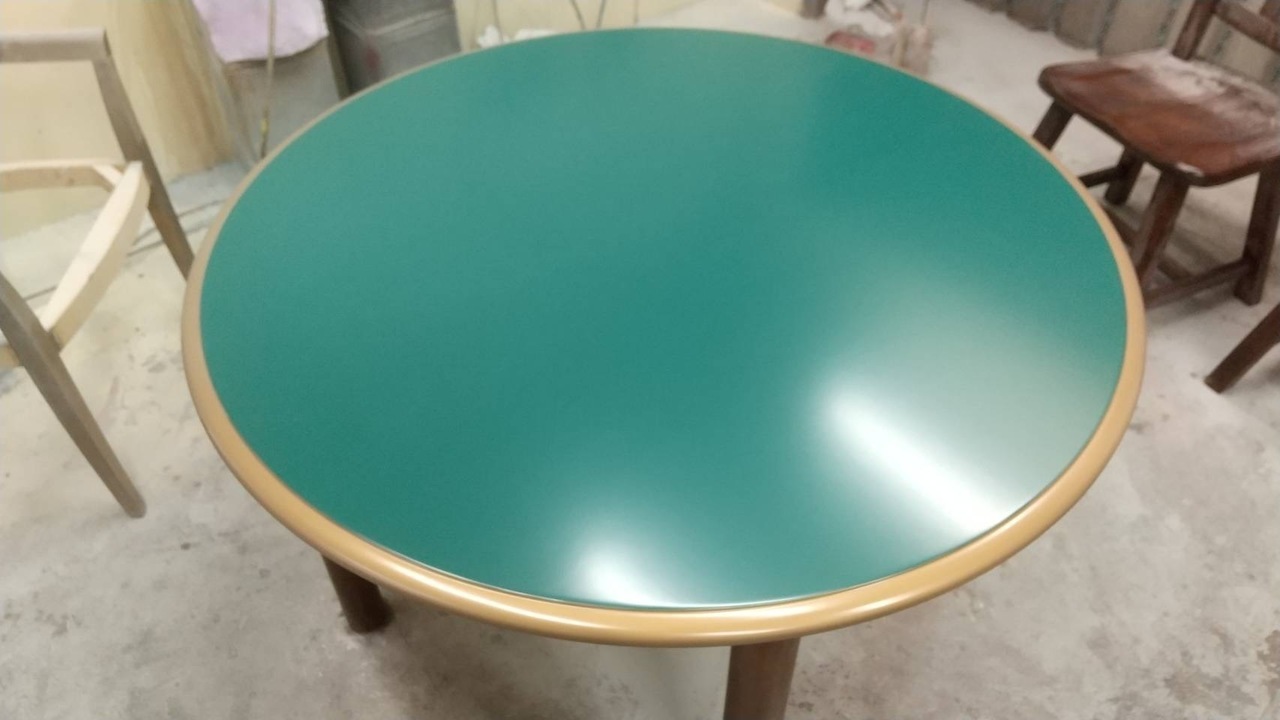 テーブル天板の塗り替え